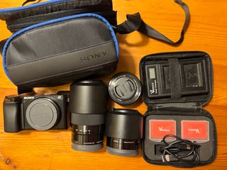 Sony A6100 + 3 Lentes (16-50, 50, 55-210)
