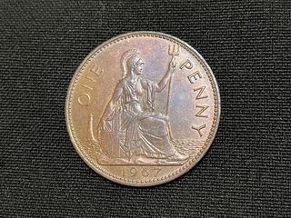 Moneta di bronzo da 1 penny del 1967 con tonalità variabile