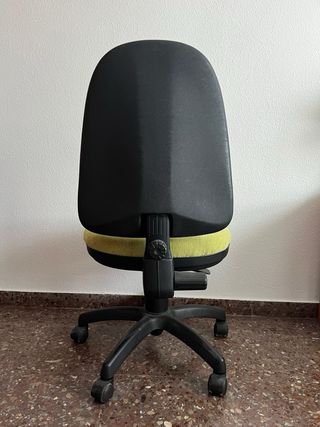 Silla de estudio verde y negra