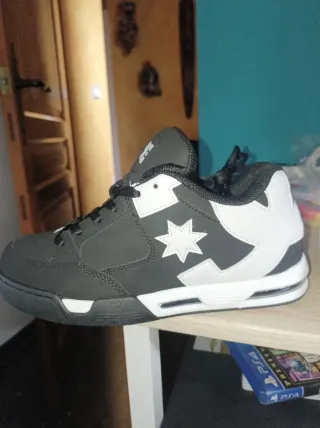 Zapatillas DC Comand Negras y Blancas