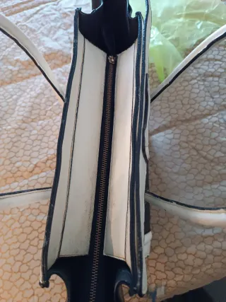 Particolare e bellissima borsa in pelle B/N