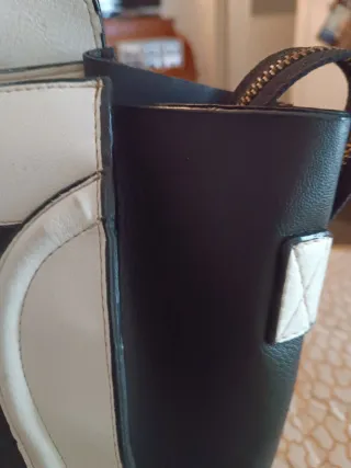 Particolare e bellissima borsa in pelle B/N