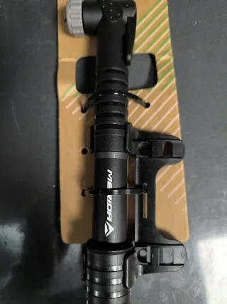 Bomba de aire para bicicleta Merida