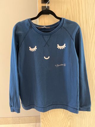 Sudadera azul con cara sonriente