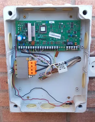 CENTRAL Y TECLADO ALARMA HONEYWELL