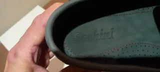 Mocasines Sachini azul con detalle de banda rojo