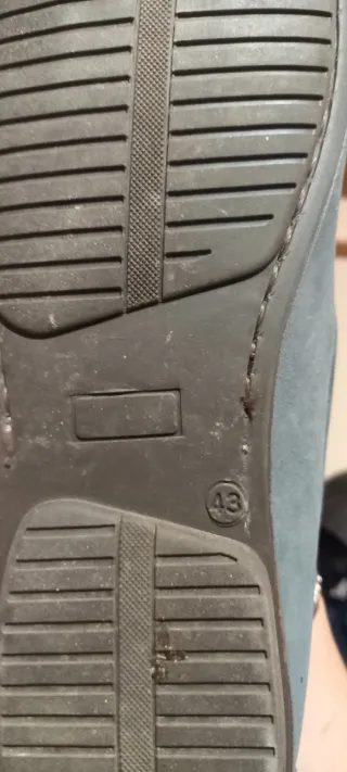 Mocasines Sachini azul con detalle de banda rojo