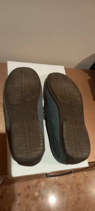 Mocasines Sachini azul con detalle de banda rojo