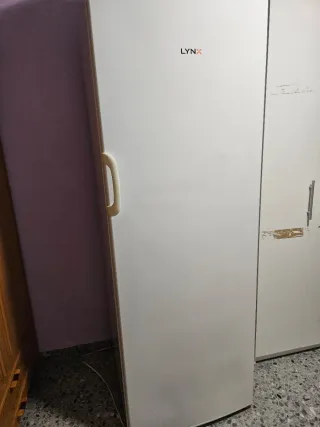 Congelador vertical LYNX