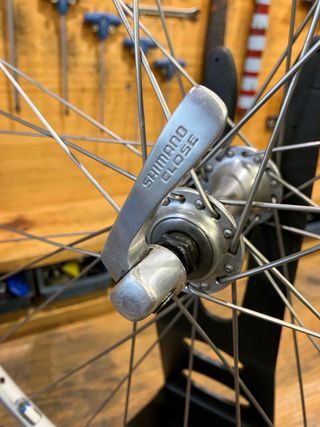 Roda de bicicleta estrada frente 28