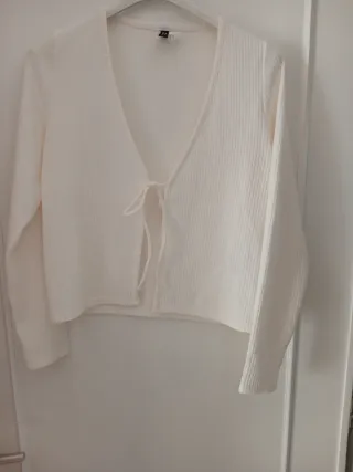 Coprispalle bianco con laccetto