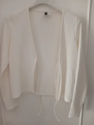 Coprispalle bianco con laccetto