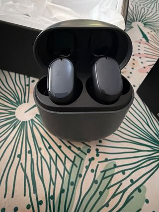 Cascos Bluetooth Grises y otros Negros