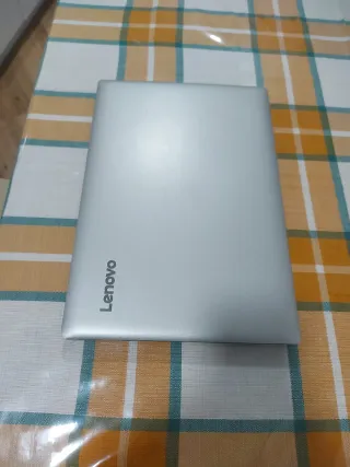 Portátil Lenovo IdeaPad Plata. i3.  Modelo. 80XH.