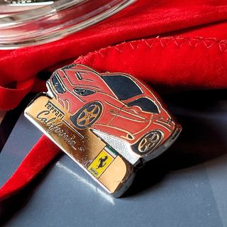 Lotto Ferrari: Moneta, Francobolli, Spilla