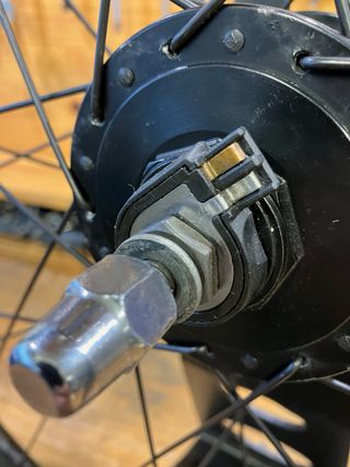 Roda de bicicleta dianteira 28 com dínamo