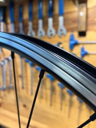 Roda de bicicleta dianteira 28 com dínamo