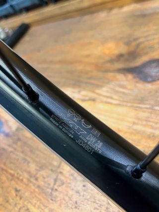 Roda de bicicleta dianteira 28 com dínamo