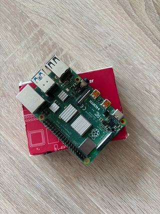 Raspberry Pi 4B 4GB + Cargador
