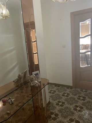 Mesa de cristal con lámpara a juego