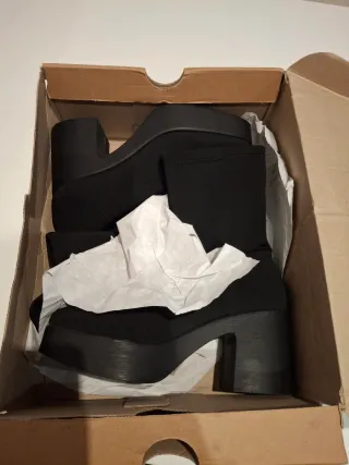 Cómodos botines elásticos negros talla 39