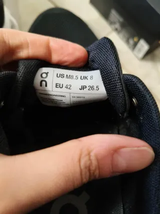 Scarpe uomo On Running nere taglia 42