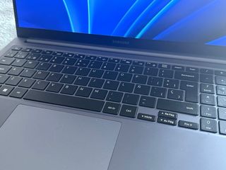 Portátil gris 6 meses de uso