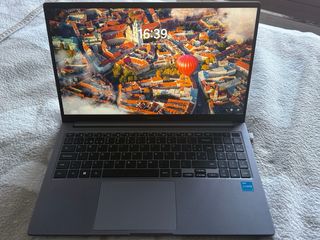 Portátil gris 6 meses de uso