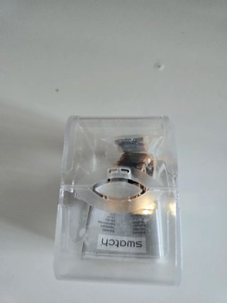 Reloj Swatch Irony Negro y Dorado