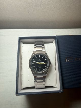 Reloj Casio Edifice Negro y Plateado