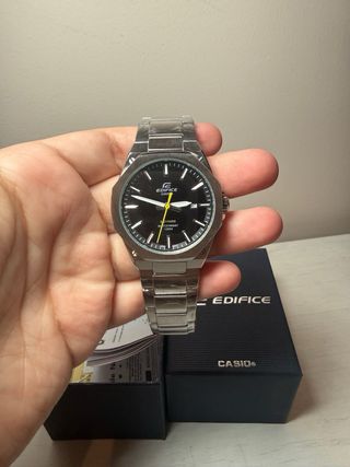 Reloj Casio Edifice Negro y Plateado