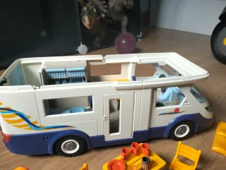 Autocaravana Playmobil con accesorios