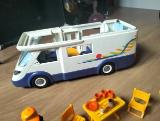 Autocaravana Playmobil con accesorios