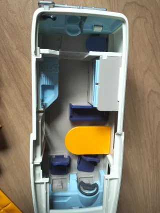 Autocaravana Playmobil con accesorios