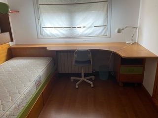 Habitación infantil tren +estanterías+mesilla URGE