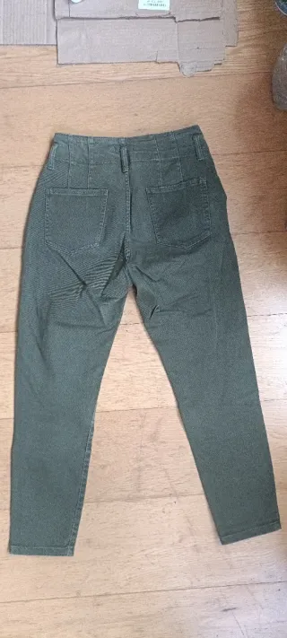 Pantalón Bershka verde