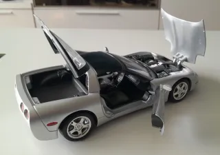Chevrolet Corvette escala 1:18