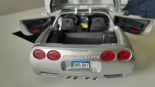 Chevrolet Corvette escala 1:18