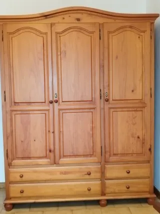 Armario de pino macizo