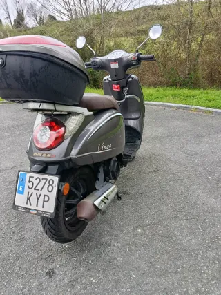 Moto Scooter 125cc Gris