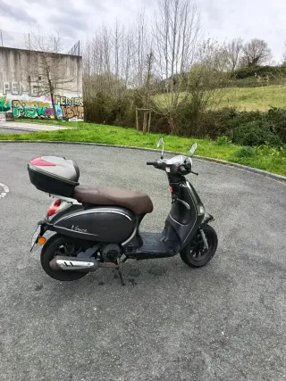 Moto Scooter 125cc Gris