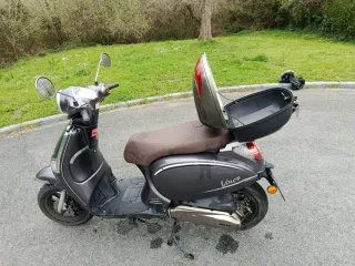 Moto Scooter 125cc Gris