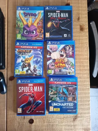 PS4 1TB + 7 Giochi + 2 Controller