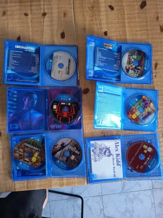 PS4 1TB + 7 Giochi + 2 Controller