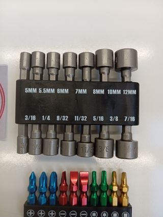 Juego de puntas y llaves vaso para atornillador