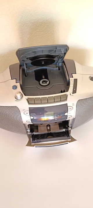 Radiocasete Grundig Beezz CD