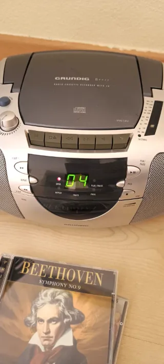 Radiocasete Grundig Beezz CD
