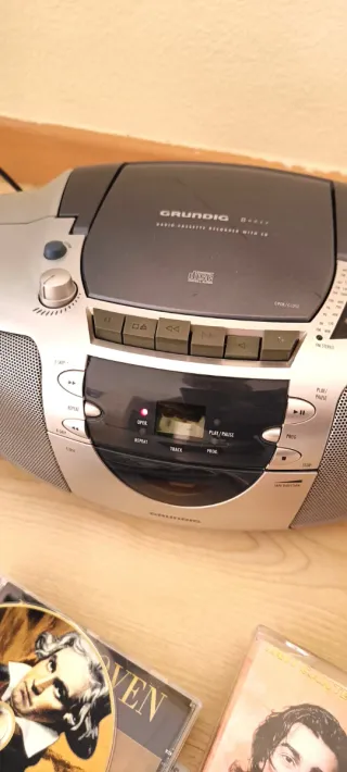 Radiocasete Grundig Beezz CD
