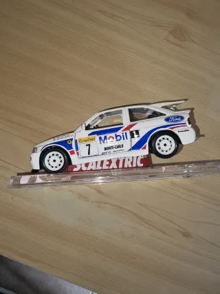 Coche escala 1:24 Burago Ford Escort