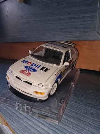 Coche escala 1:24 Burago Ford Escort